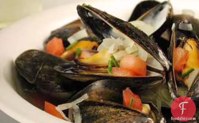 Mussels with Leeks, Fennel, and Tomatoes
