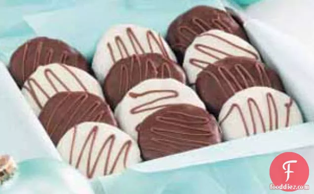 चॉकलेट-डिप्ड कुकीज़