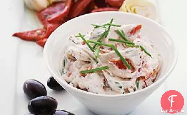 धूप में सुखाया हुआ टमाटर और लहसुन का डिप