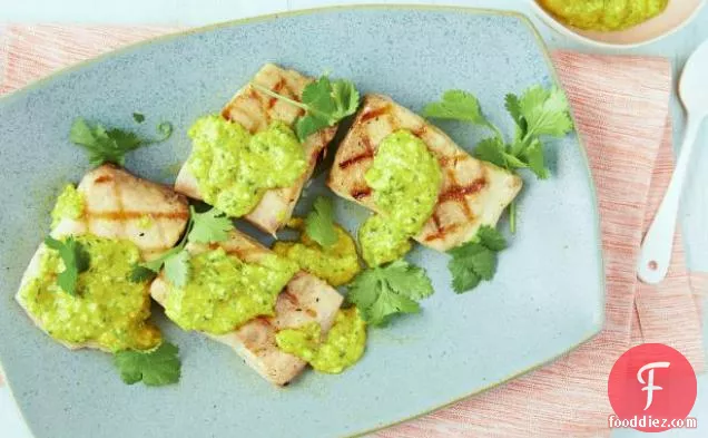 पीली मिर्च के साथ बारबेक्यू माही माही-सीताफल पेस्टो