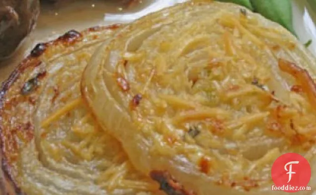 मलाईदार पामेसन के साथ भुना हुआ माउ प्याज