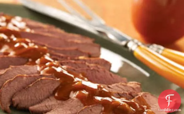 धीमी गति से पकाया गया कोमल बीफ ब्रिस्केट