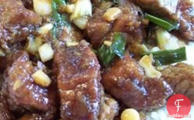 मंगोलियाई बीफ और वसंत प्याज