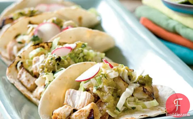 जीका के साथ मछली टैकोस-सिलेंट्रो कोलेस्लो