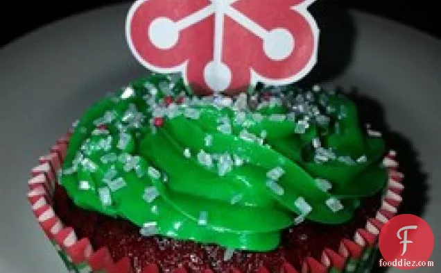 लाल और हरा मखमली केक!