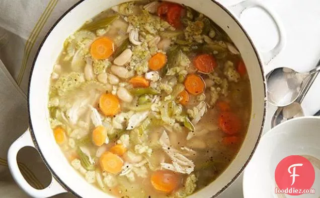 क्विनोआ के साथ चिकन और पकौड़ी सूप