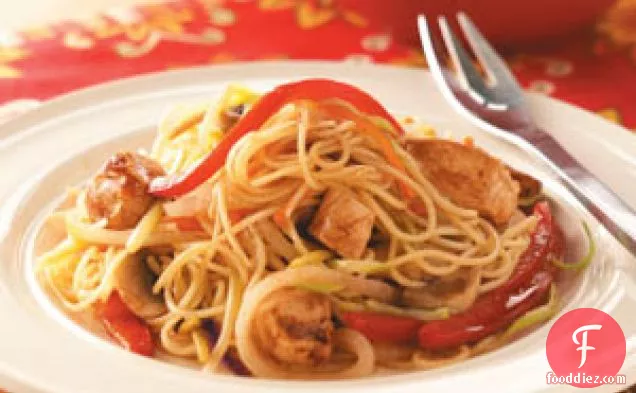 पास्ता के साथ एशियाई चिकन