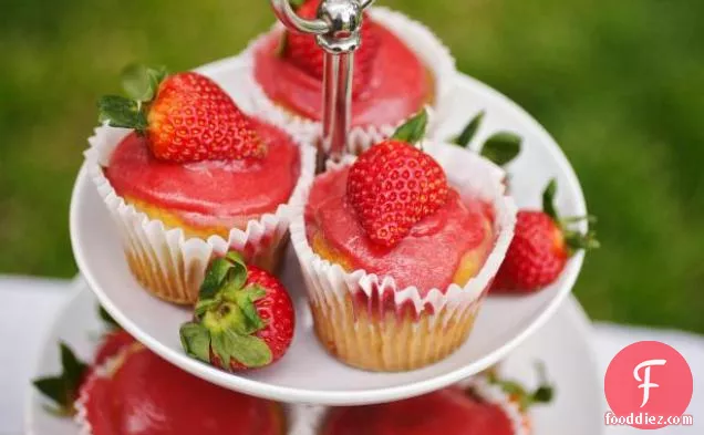 लिजी के स्ट्रॉबेरी कपकेक
