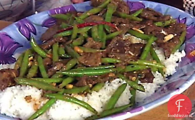 Stir-Fried Beef with Green Beans and Peanut Sauce