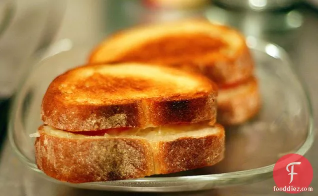 क्लासिक ग्रील्ड पनीर + टमाटर सूप की क्रीम