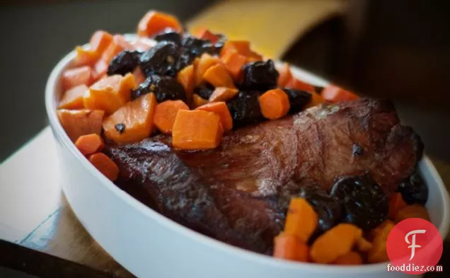 टीज़िम्स के साथ साइडर-ब्रेज़्ड ब्रिस्केट