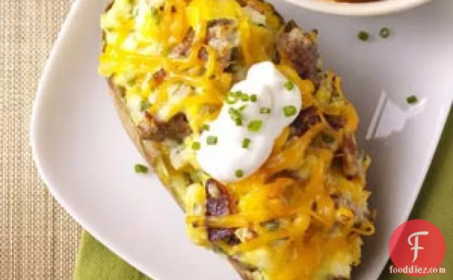 दो लोगों के लिए दो बार पके हुए नाश्ते के आलू