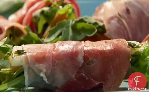 नाशपाती और अरुगुला के साथ प्रोसियुट्टो