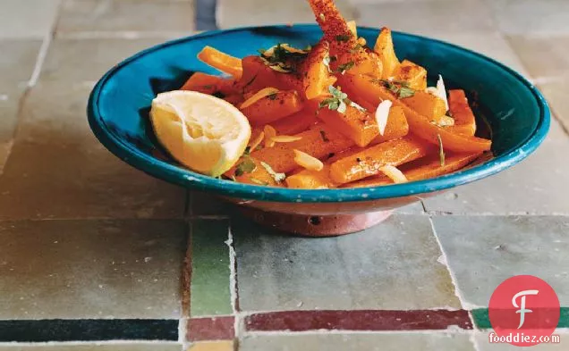 अजमोद और सीताफल के साथ मसालेदार गाजर