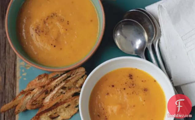 भुना हुआ गाजर और पार्सनिप सूप