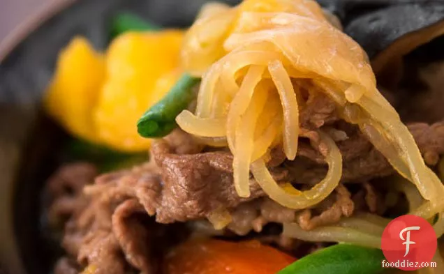 निकु जग (आलू और गाजर के साथ गोमांस)