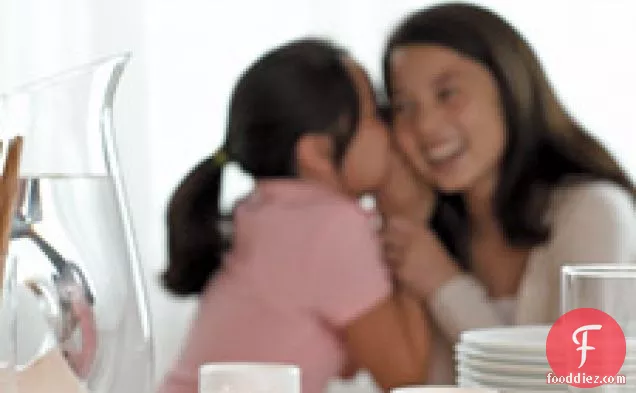 युज़ू सॉस के साथ ग्रिल्ड सैल्मन और चिल्ड सोमेन