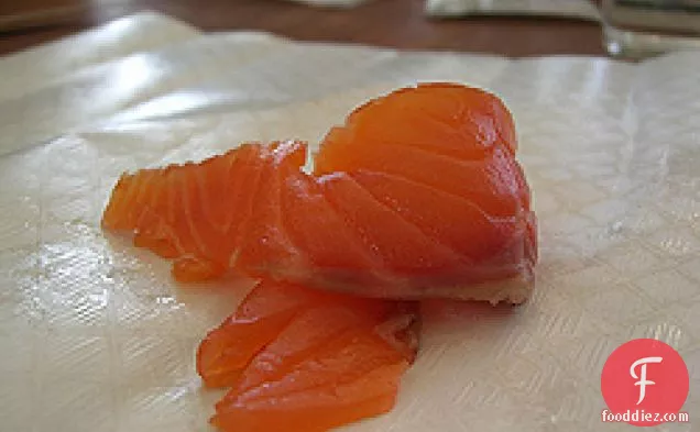 कुक द बुक: स्मोक्ड सैल्मन और वसाबी के साथ तिल वॉनटन त्रिकोण