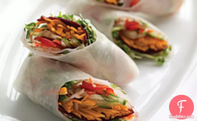 गाजर-अदरक की सूई की चटनी के साथ स्प्रिंग रोल