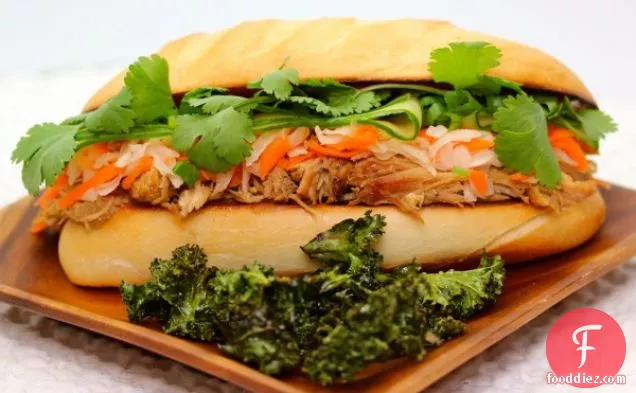 धीमी कुकर एशियाई खींचा पोर्क सैंडविच या बान एमआई