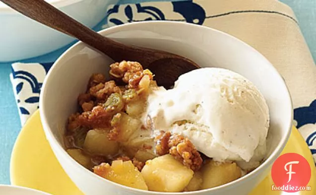 Pear Ginger Crisp with Crumbly Streusel