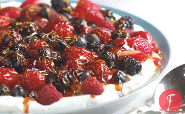 Ginger Yogurt With Berries And Crunchy Caramel