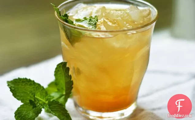 Iced Green Tea Elixir With Ginger & Lemon