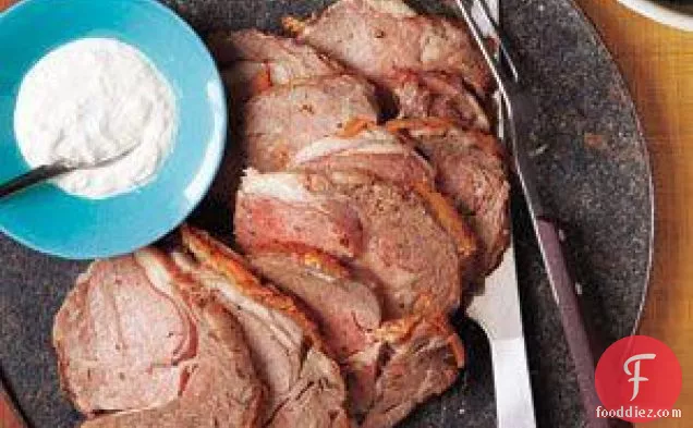 हॉर्सरैडिश सॉस रेसिपी के साथ पेप्पर रोस्ट बीफ