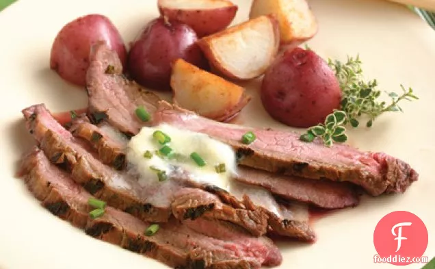 हॉर्सरैडिश मक्खन के साथ फ्लैंक स्टेक