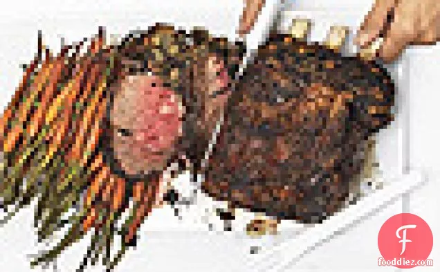 स्टैंडिंग रिब रोस्ट, पालक-पोर्सिनी स्टफिंग, आयरिश व्हिस्की ग्रेवी और हॉर्सरैडिश क्रीम