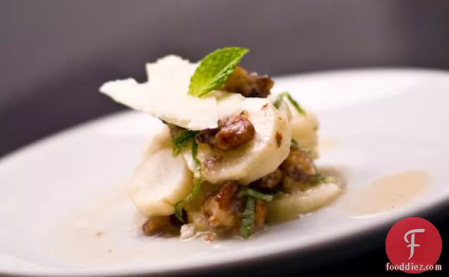 एक गर्म मक्खन नींबू ड्रेसिंग के साथ सनचोक