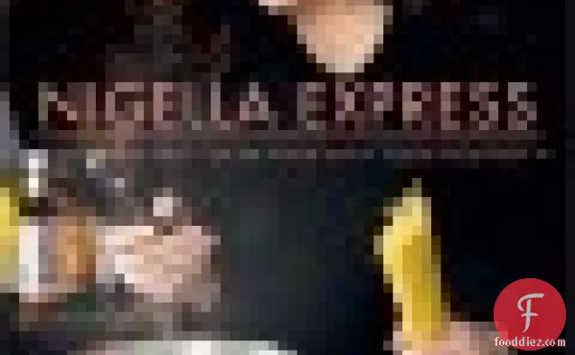 टमाटर और ब्लैक बीन साल्सा के साथ मैक्सिकन चिकन या टर्की सलाद