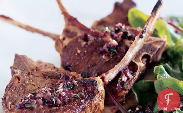 ग्रिल्ड लैम्ब चॉप्स प्रोवेनकल ड्रेसिंग के साथ