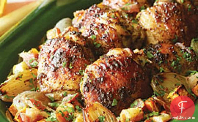 भुने हुए शकरकंद और पार्सनिप के साथ जली हुई चिकन जांघें