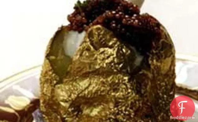 क्रीम फ्रैच के साथ पीला फिनिश आलू