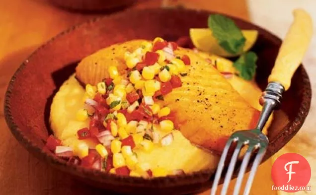 मकई के स्वाद के साथ उबला हुआ सामन