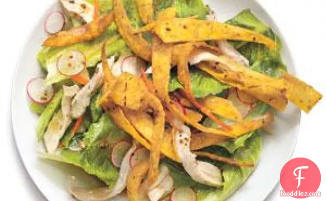 खस्ता टॉर्टिला के साथ चिकन सलाद