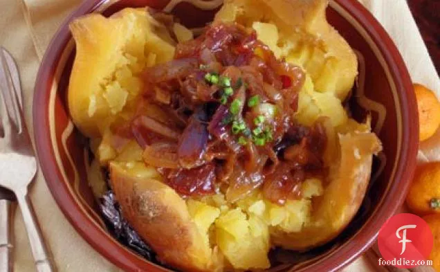 मोरक्कन मसालेदार प्याज के साथ बेक्ड रुतबागा