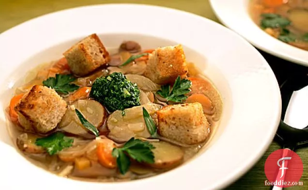 Rustic Vegetable Soup With Rye Croutons And Parsley-savory 'pis