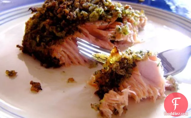 डिनर टुनाइट: आलू चिप-क्रस्ट सैल्मन