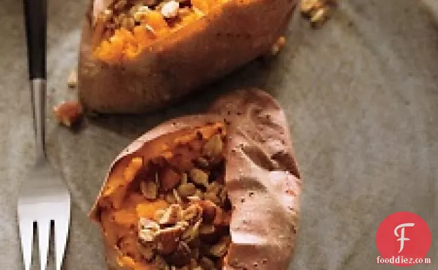Baked Sweet Potato With Maple-oat Crumble