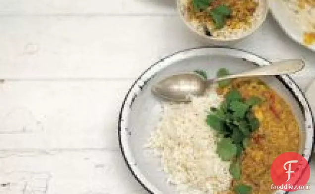 बैंगनी अंकुरित ब्रोकोली और एंकोवी-आर के साथ पैन-भुना हुआ सामन