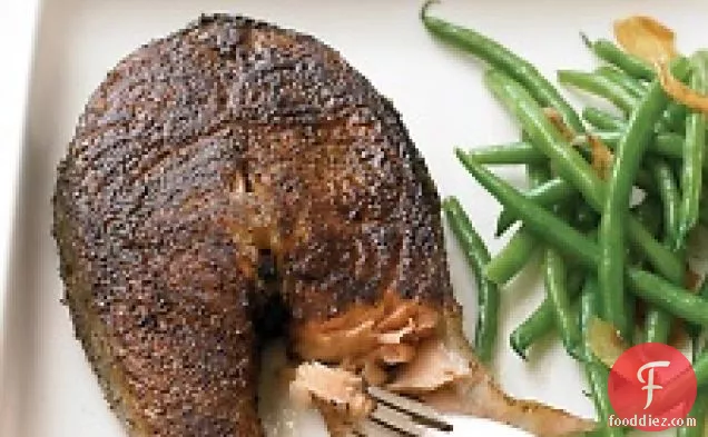 Seared Salmon With Garlicky Green Beans