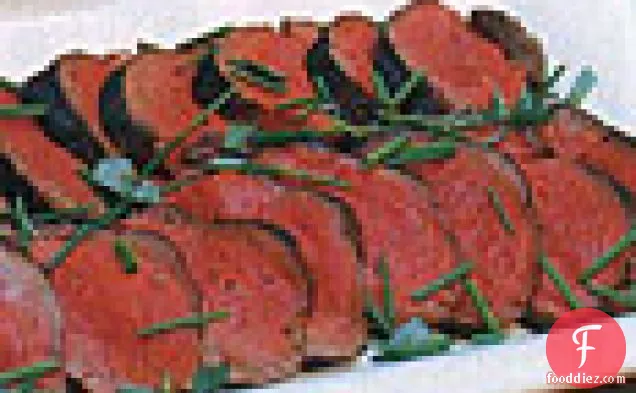 एशियाई मसाला रगड़ के साथ गोमांस का पट्टिका