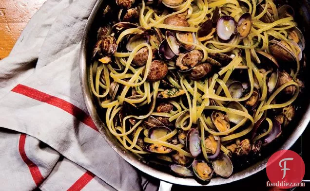 Linguine With Clams And Fennel