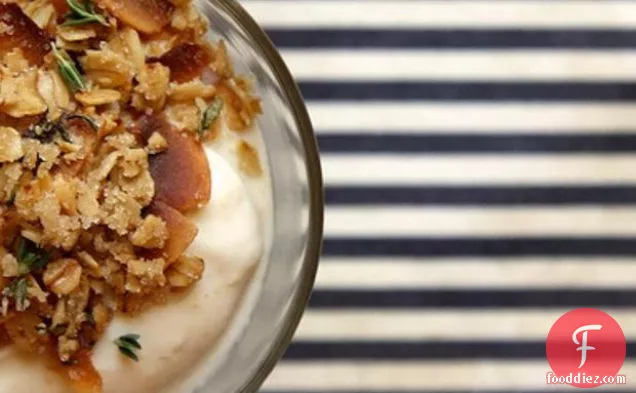 ओट-थाइम क्रम्बल के साथ डेयरी-फ्री लेमन क्रीम