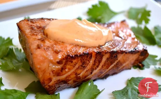 टेरीयाकी सैल्मन डब्ल्यू / श्रीराचा मेयो