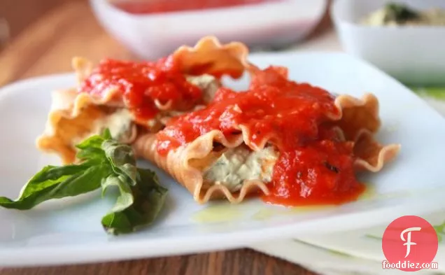 काजू-तुलसी रिकोटा के साथ शाकाहारी नो-बेक लसग्ना