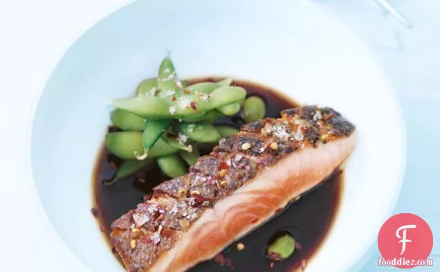 मिर्च नमक के साथ खस्ता त्वचा सामन