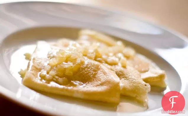Crêpes With Buttered Apples